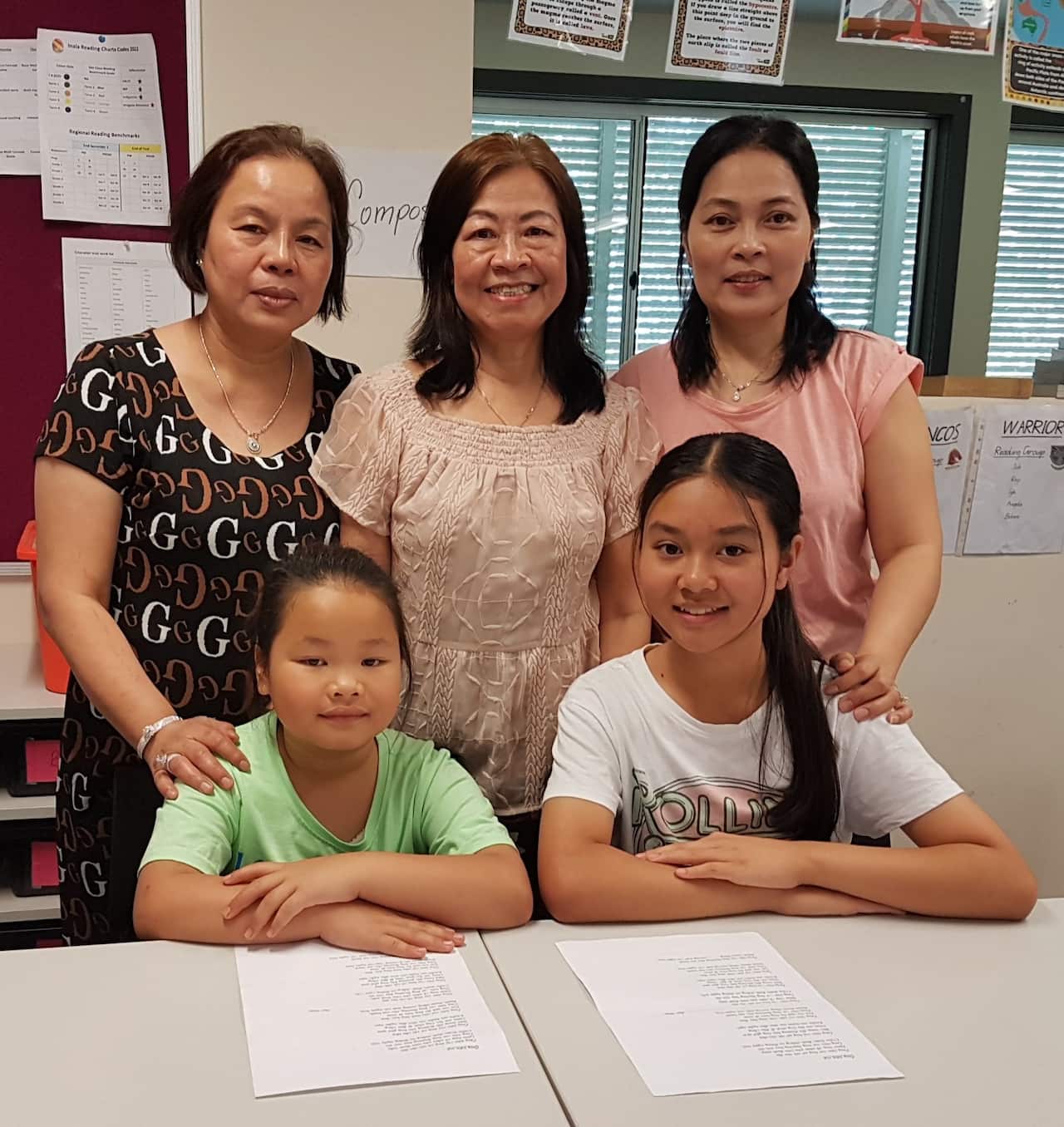 Cô Vũ Lệ Trang, em Như Huỳnh, em Christiana Ngô và phụ huynh