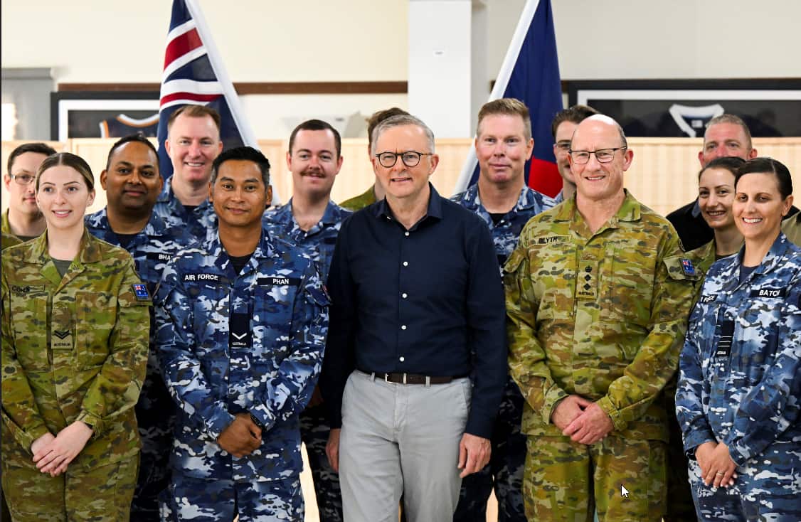 Waziri Mkuu Anthony Albanese, akutana na wanachama wa ADF katika kambi yakijeshi ya Al Minhad, UAE.