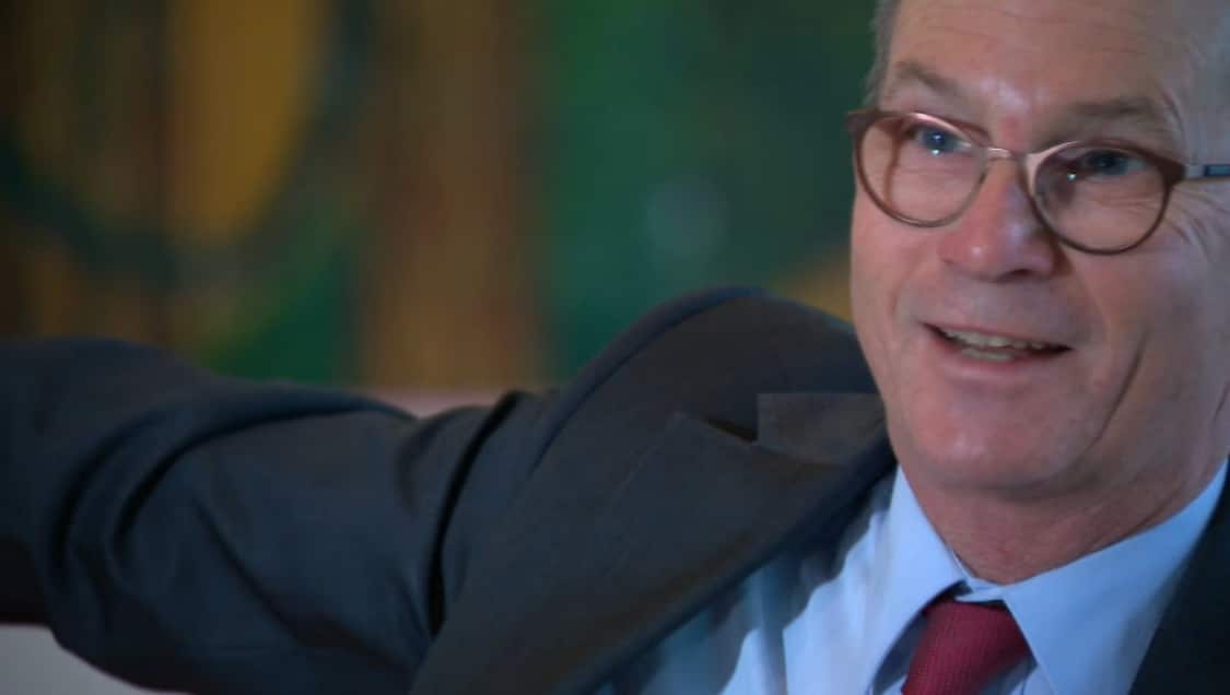 Paul Kelly tells about social distancing