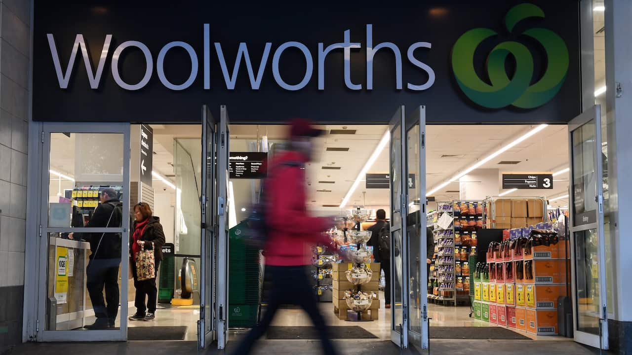 Shoppers walk past a Woolworths store in Sydney, Monday, August 20, 2018. Woolworths Group will hand down it's full year results today. (AAP Image/Dean Lewins) NO ARCHIVING