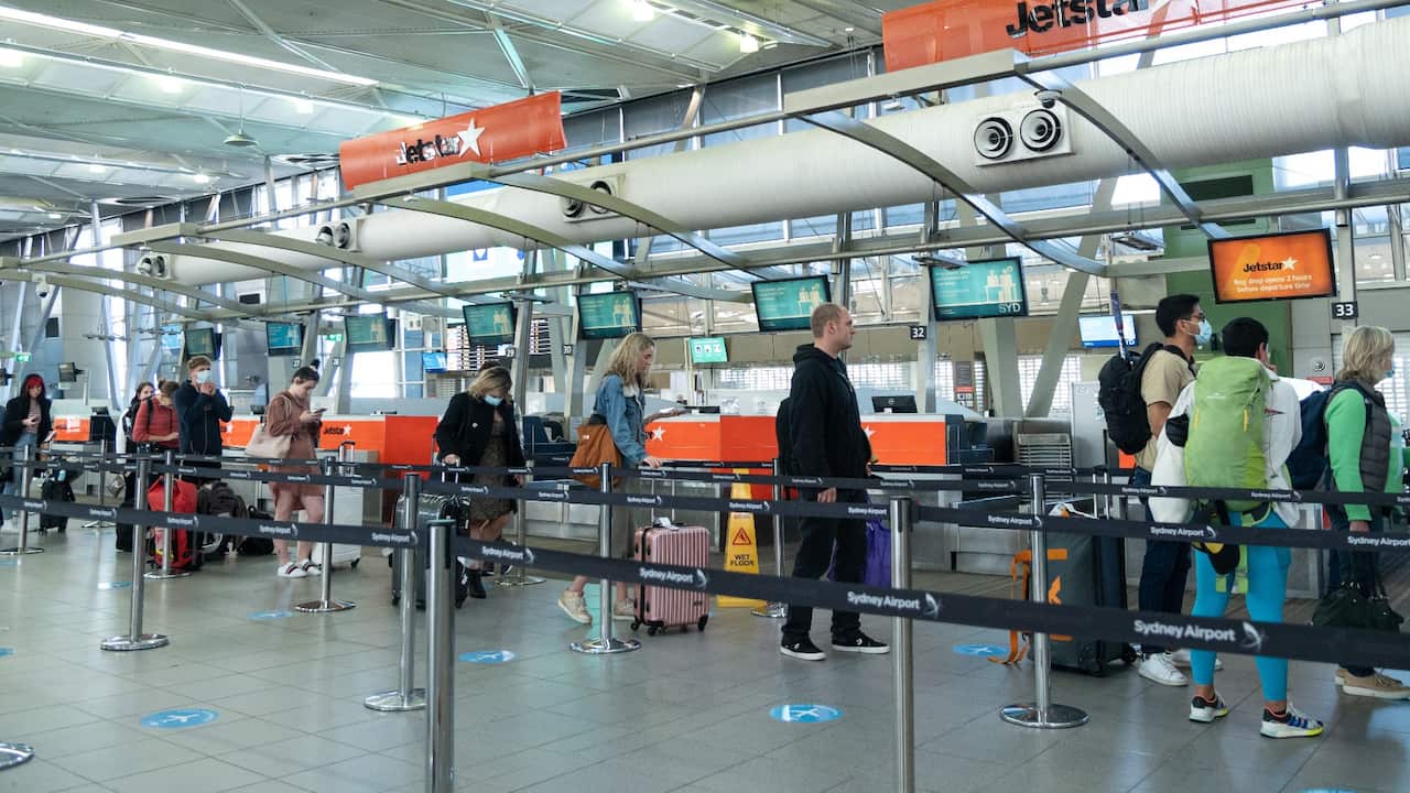 People leaving Australia