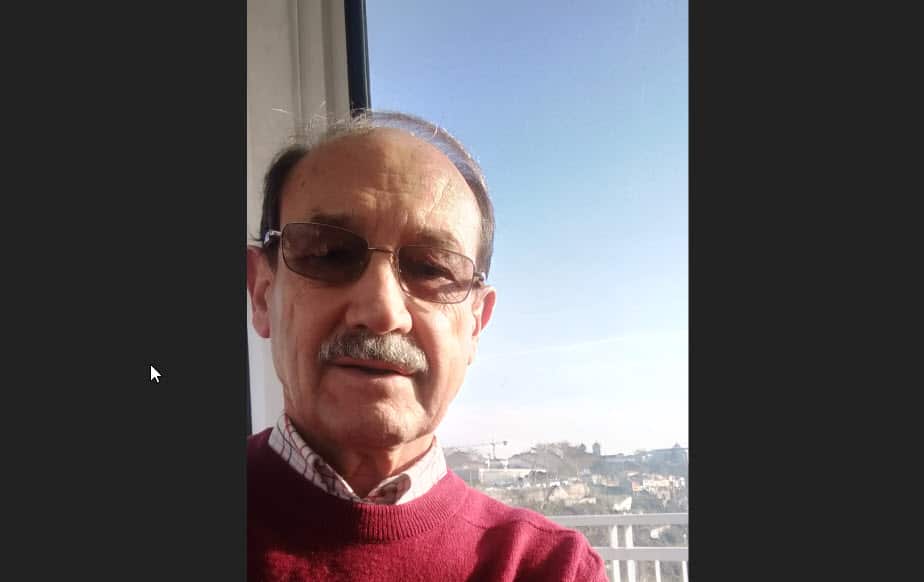 Professor Costa David que ensina os anos 10, 11 e 12 da Escola Portuguesa de Petersham/Marrickville 