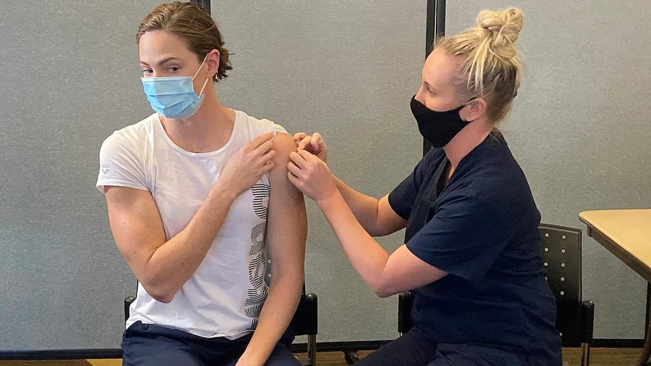 Calls growing for the government to set firm vaccination targets to re-open Australia