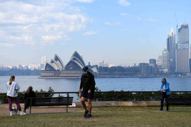 People exercise in Sydney, Sunday, August 22, 2021. credit: AAP Image/Bianca De Marchi