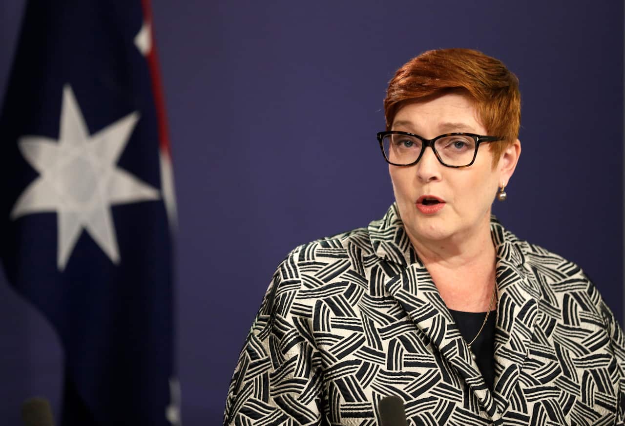 Marise Payne, ministra dos negócios estrangeiros da Austrália, está a caminho de Bruxelas para reunião  da NATO/OTAN