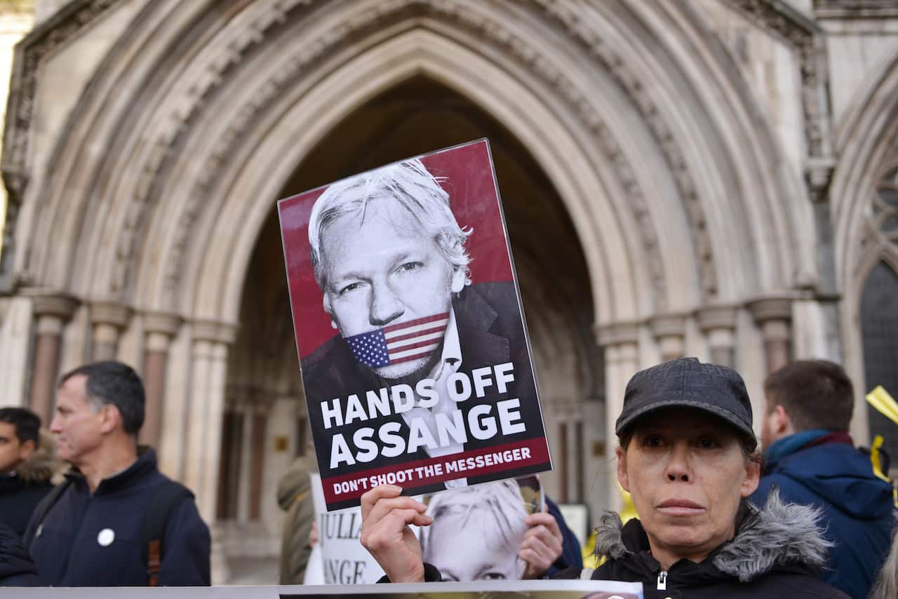 A protester seen with a placard expressing her opinion at the Royal Courts of Justice.U.S wins appeal to extradite Wikileaks founder Julian Assange from the UK. (Photo by Thomas Krych / SOPA Images/Sipa USA)