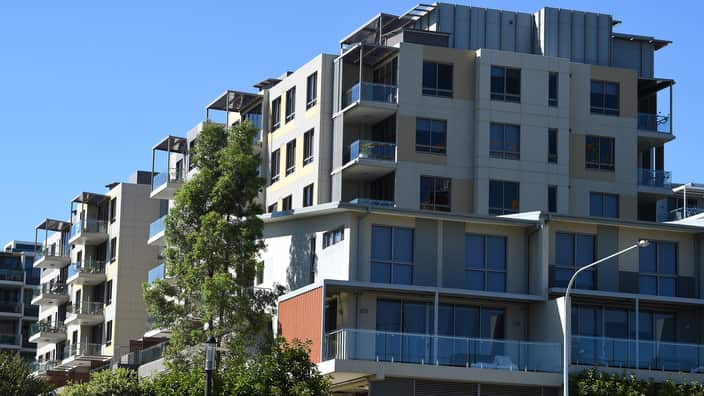 Domain的研究和經濟主管鮑威爾( Nicola Powell) 表示，增加更多的住房類型，包括聯排別墅和半獨立屋， 有助舒緩雪梨的獨立屋和公寓差價問題。