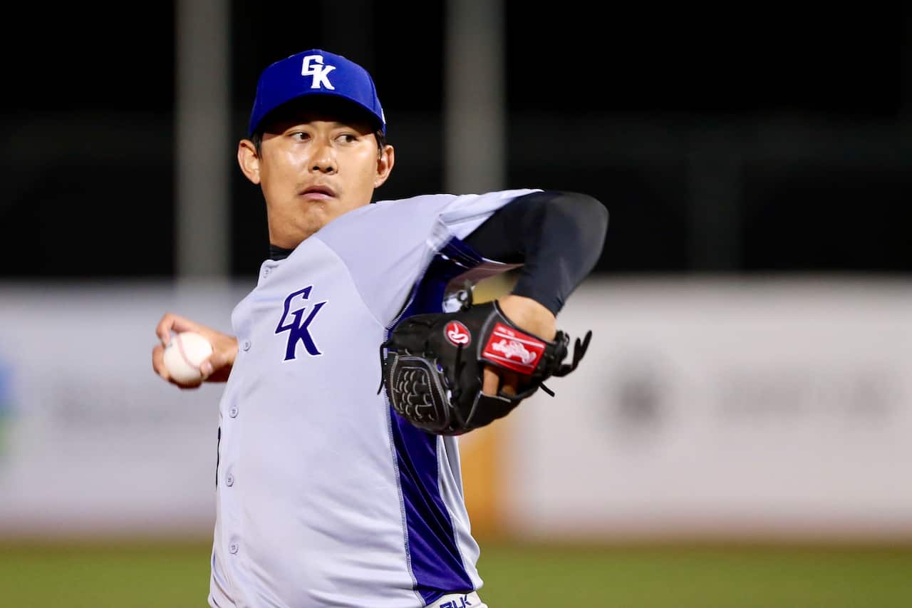 Geelong-Korea player Jin-Yong Jang pitching against the Sydney Blue Sox.