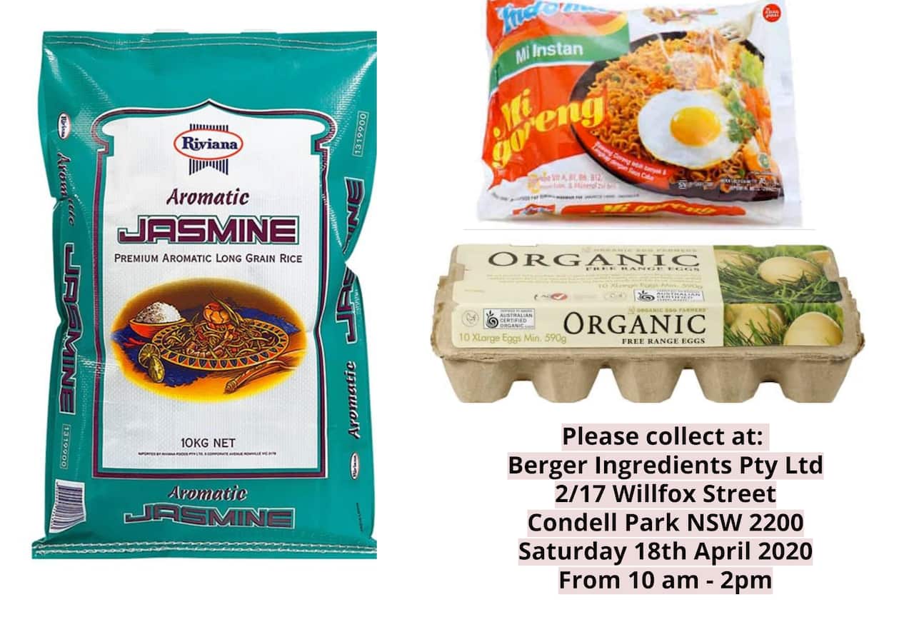 Một gói hỗ trợ cho sinh viên quốc tế gồm 10 ký gạo, 12 trái trứng và 1 thùng mì gói