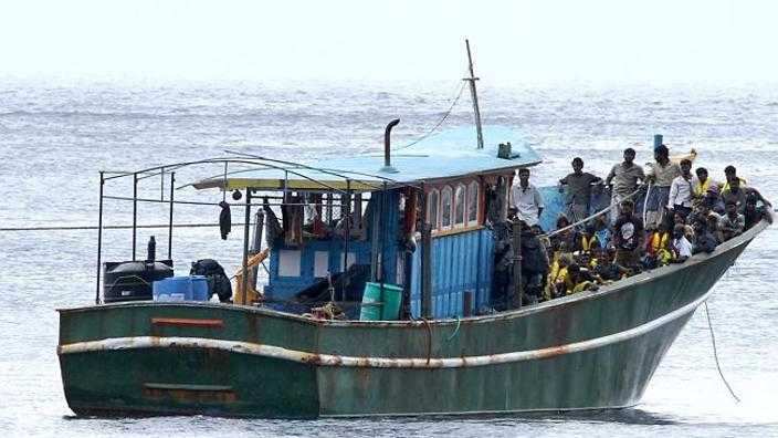 Boat carrying refugees