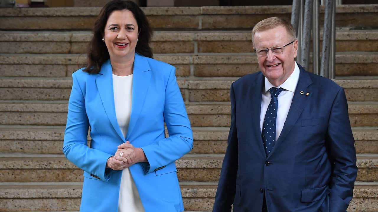 Queensland Premier Annastacia Palaszczuk (left) and AOC President John Coates (right) announcing Queensland's bid to host the 2032 Olympics 