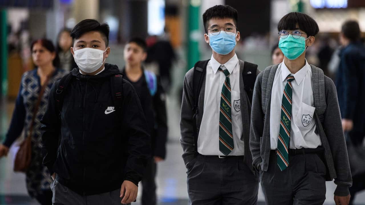 Chinese students returning to school