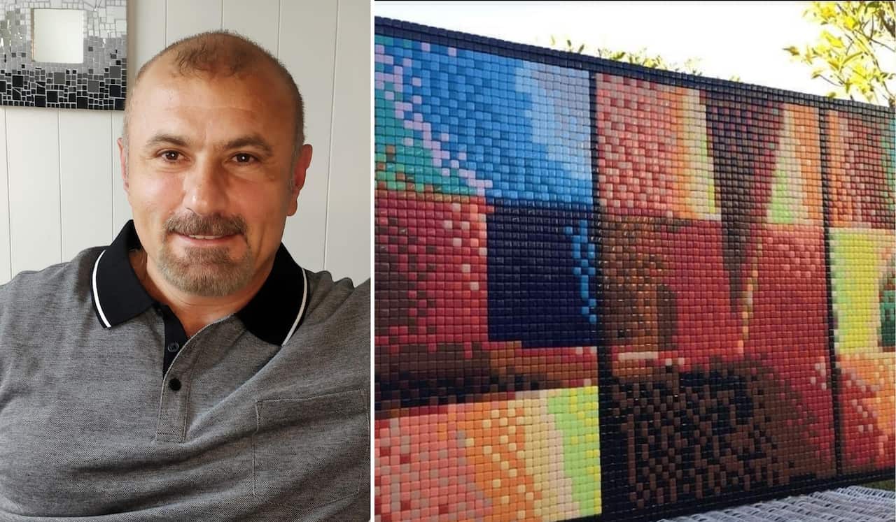 المهندس عماد مريود ضحى بالهندسة من أجل  فن الفسيفساء 