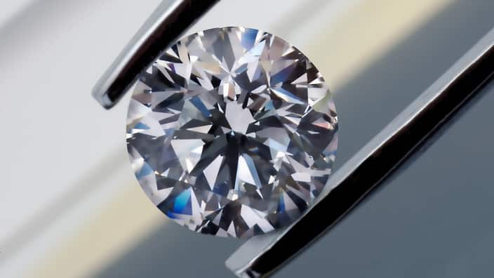 Round cut diamond in close up