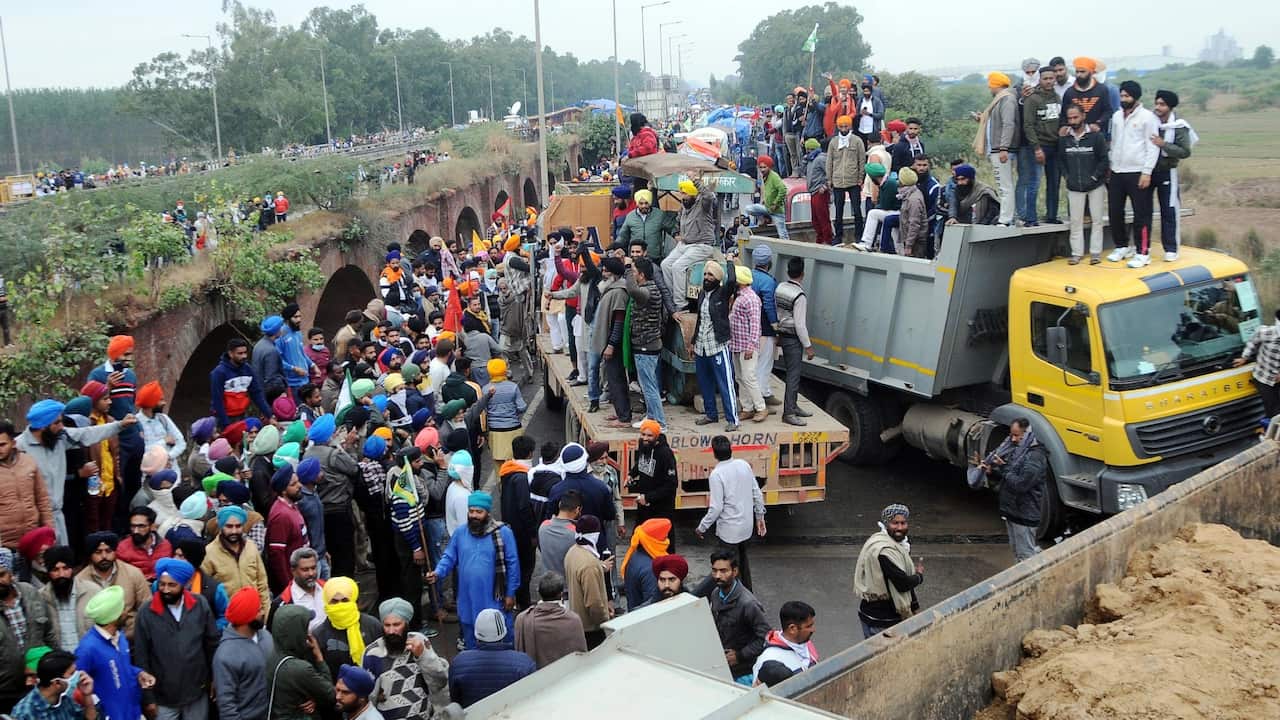 Thousands of farmers from Punjab are on their way to hold protest in New Delhi against the central government's newly introuduced farm laws. 