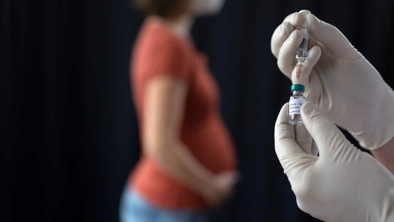 There are many questions about the safety of the COVID vaccine to pregnant women
