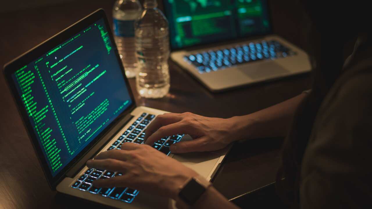 Scammers target university students with fake jobs