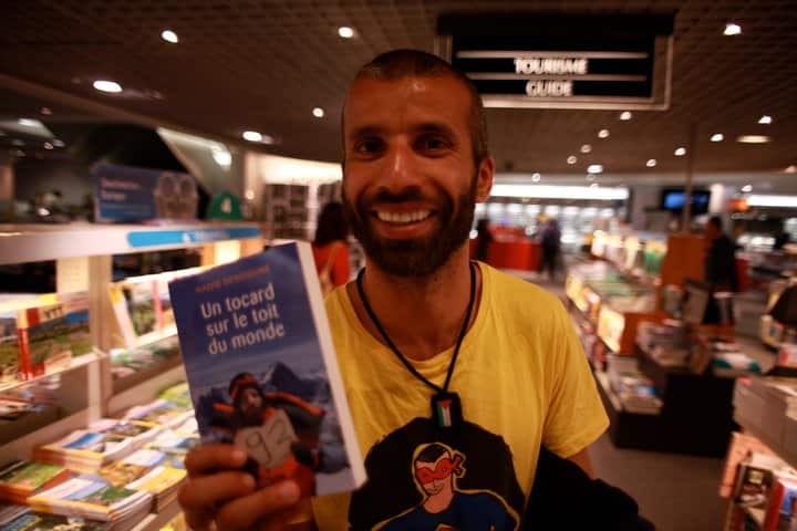 Nadir Dendoune a raconté son ascension du Mont Blanc dans un livre, depuis adapté au cinéma dans le film l'Ascension.