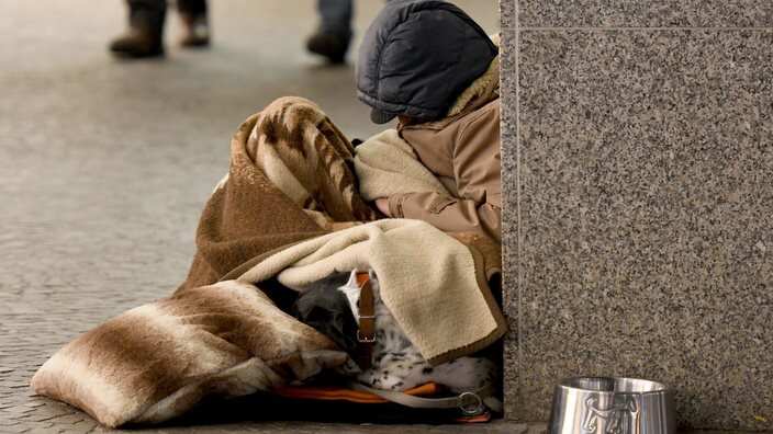 homeless man sleeping in the street, Freiburg, Feb. 14, 2018 | usage worldwide
