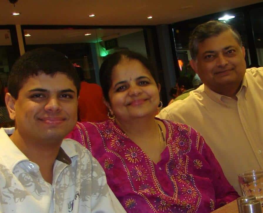 Malay Rana (L) with his parents.