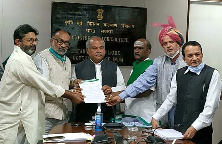  Minister of Agriculture and Farmer Welfare Narendra Singh Tomar meets All India Farmers Coordination Committee officials 