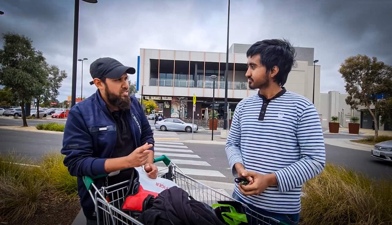অস্ট্রেলিয়ায় থাকা ও পড়াশোনাসহ নানা বিষয়ে ভিডিও নির্মাণ করেন সাদমান সাকিব।