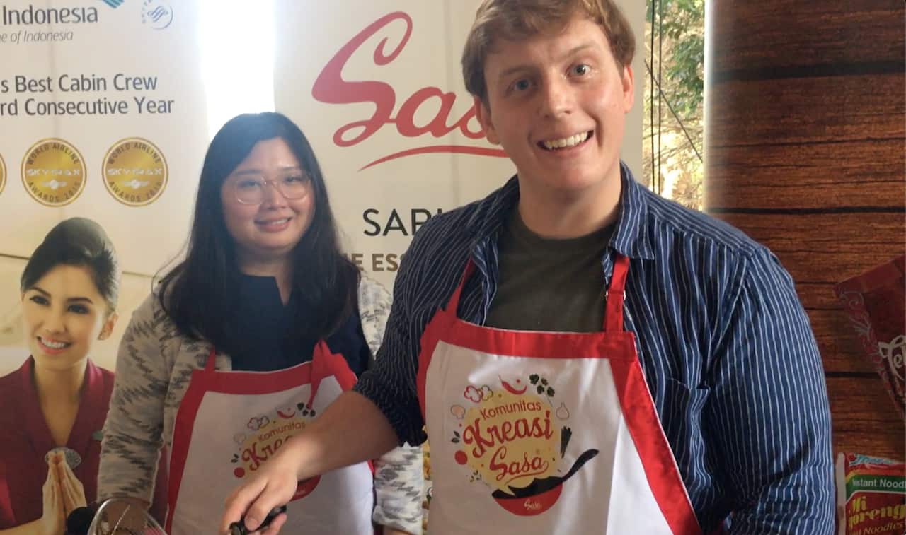 Food blogger, Nick Molodysky (R) 