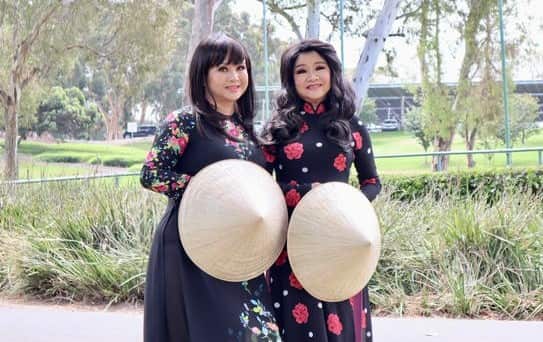 Sơn Ca và Hoàng Oanh (phải)