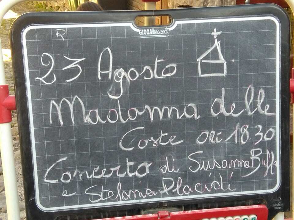 La locandina "fatta in casa" del concerto ad Accumoli