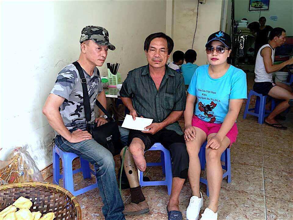 Thăm người tán phế