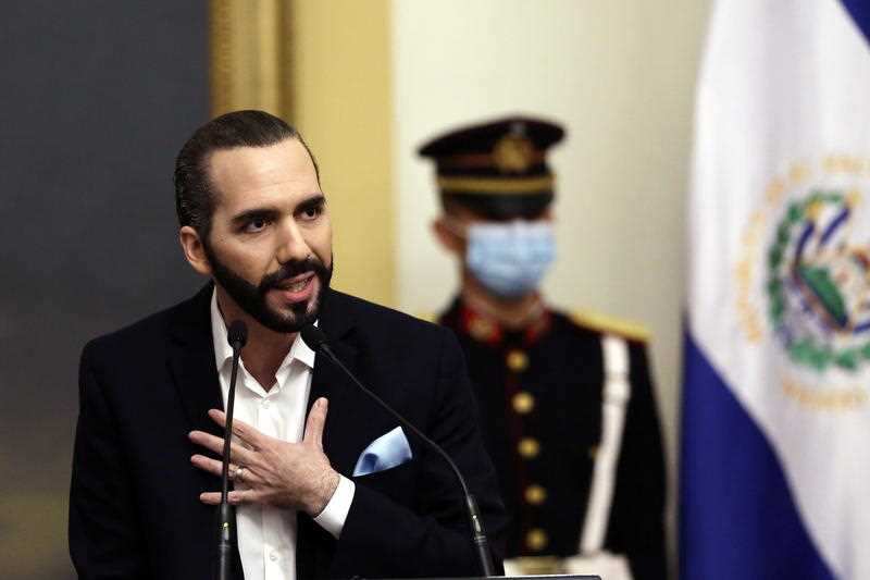 Corte Suprema de El Salvador juramenta a jueces en medio de una purga aprobada por gobienro de Nayib Bukele