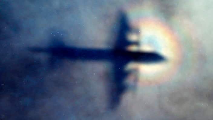 Shadow of New Zealand plane looking for MH370