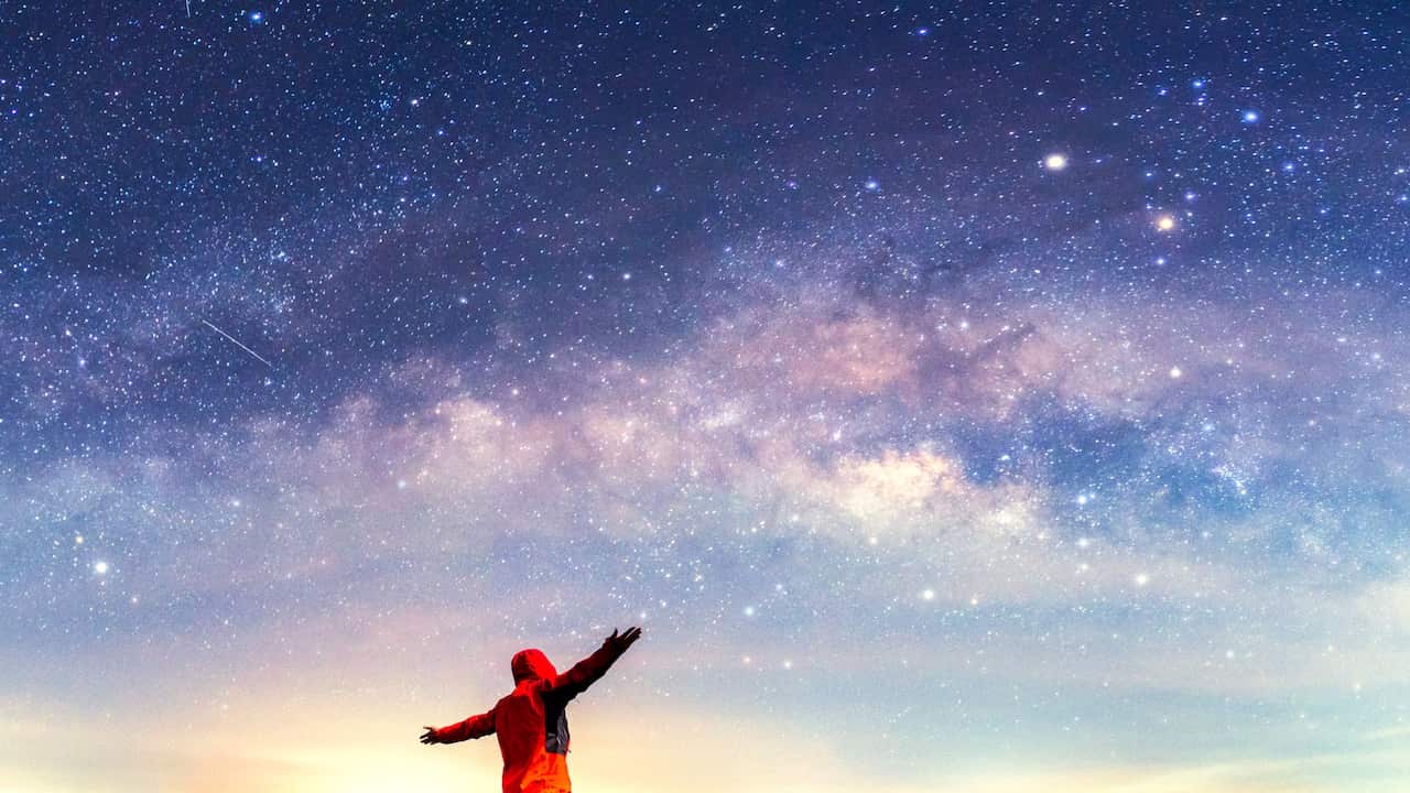 Under the Milky Way: Getty Images/Supoj Buranaprapapong