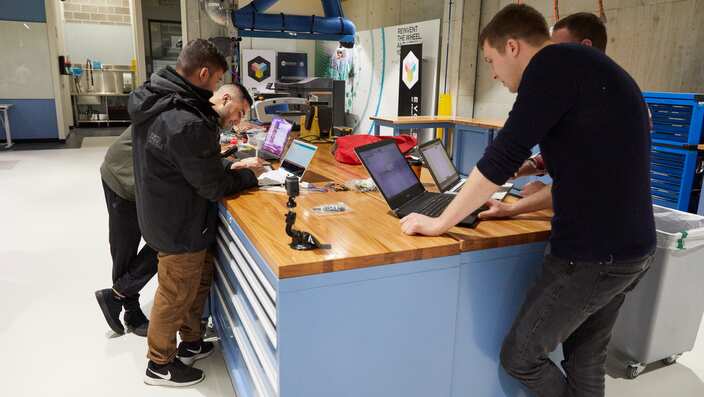 Students are seen working at University of Technology Sydney (UTS) in Sydney, Tuesday, August 7, 2018. (AAP Image/Erik Anderson) NO ARCHIVING