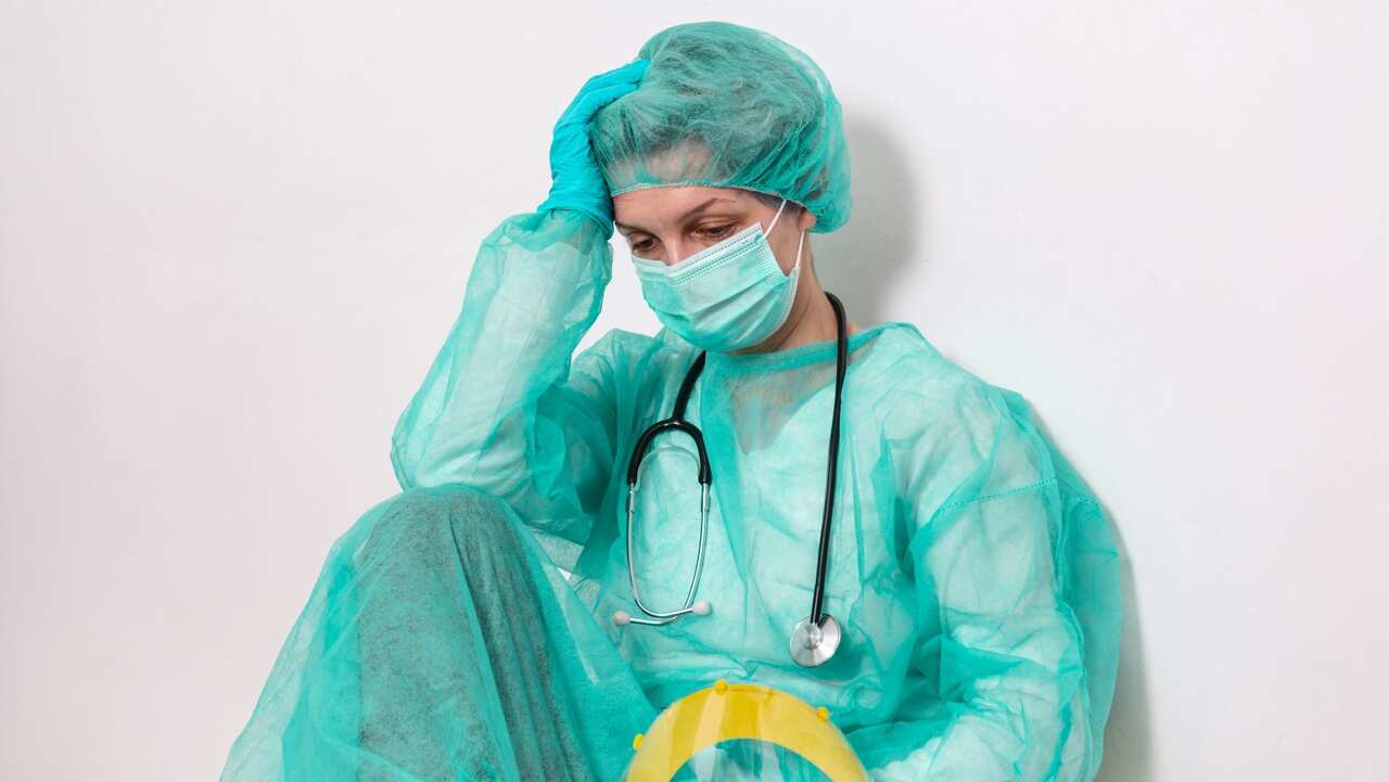 hospitals are overwhelmed by COVID patients in Sydney and struggling to staff wards 