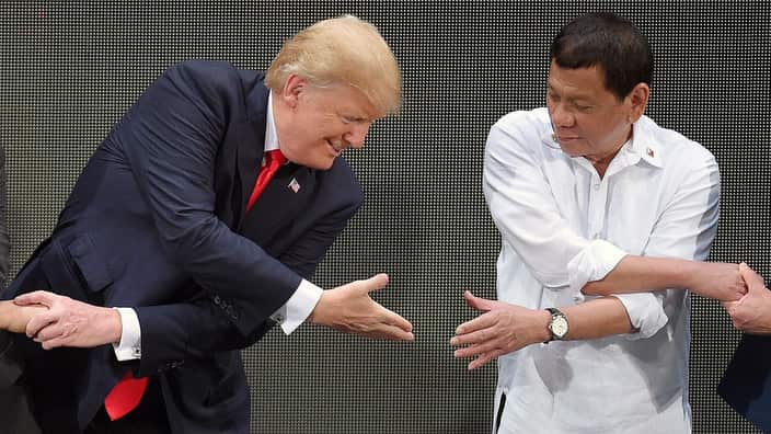 US President Donald Trump (L) and President of the Philippines Rodrigo Duterte 
