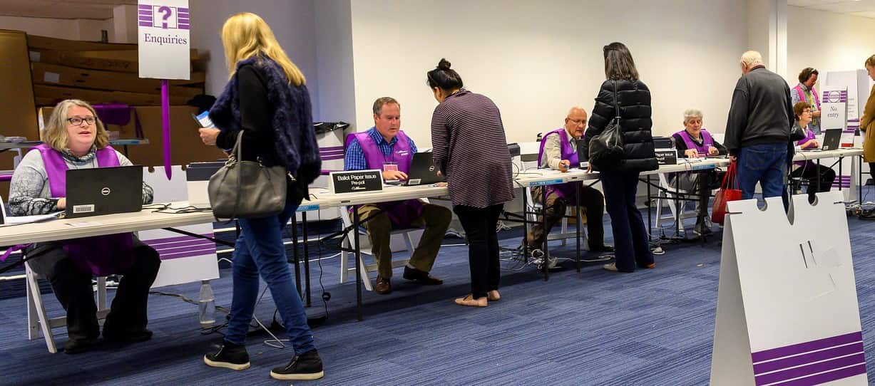 연방 총선 투표/ The Australian Electoral Commission expects one million voters every hour through their voting centres across the country.
