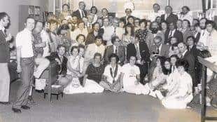 El ex primer ministro australiano, Malcolm Fraser, visita 3EA Radio en 1979