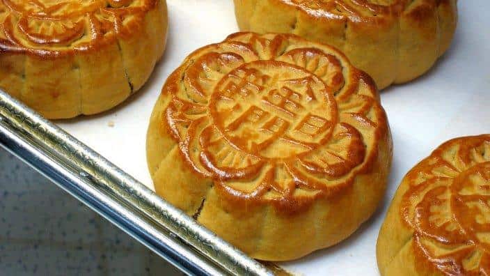 Fake moon cake being found in Hong Kong