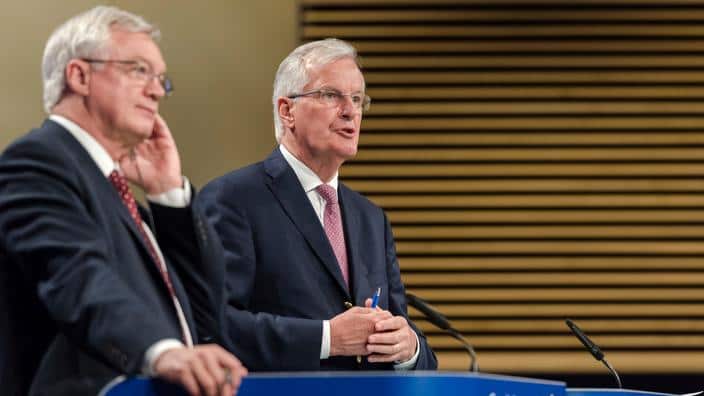 EU chief Brexit negotiator Michel Barnier (R) and British Secretary of State David Davis at EU headquarters in Brussels