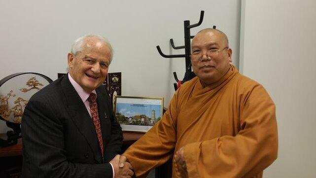 Hoà Thượng Thích Quảng Ba và dân biểu Tự Do Philip Ruddock
