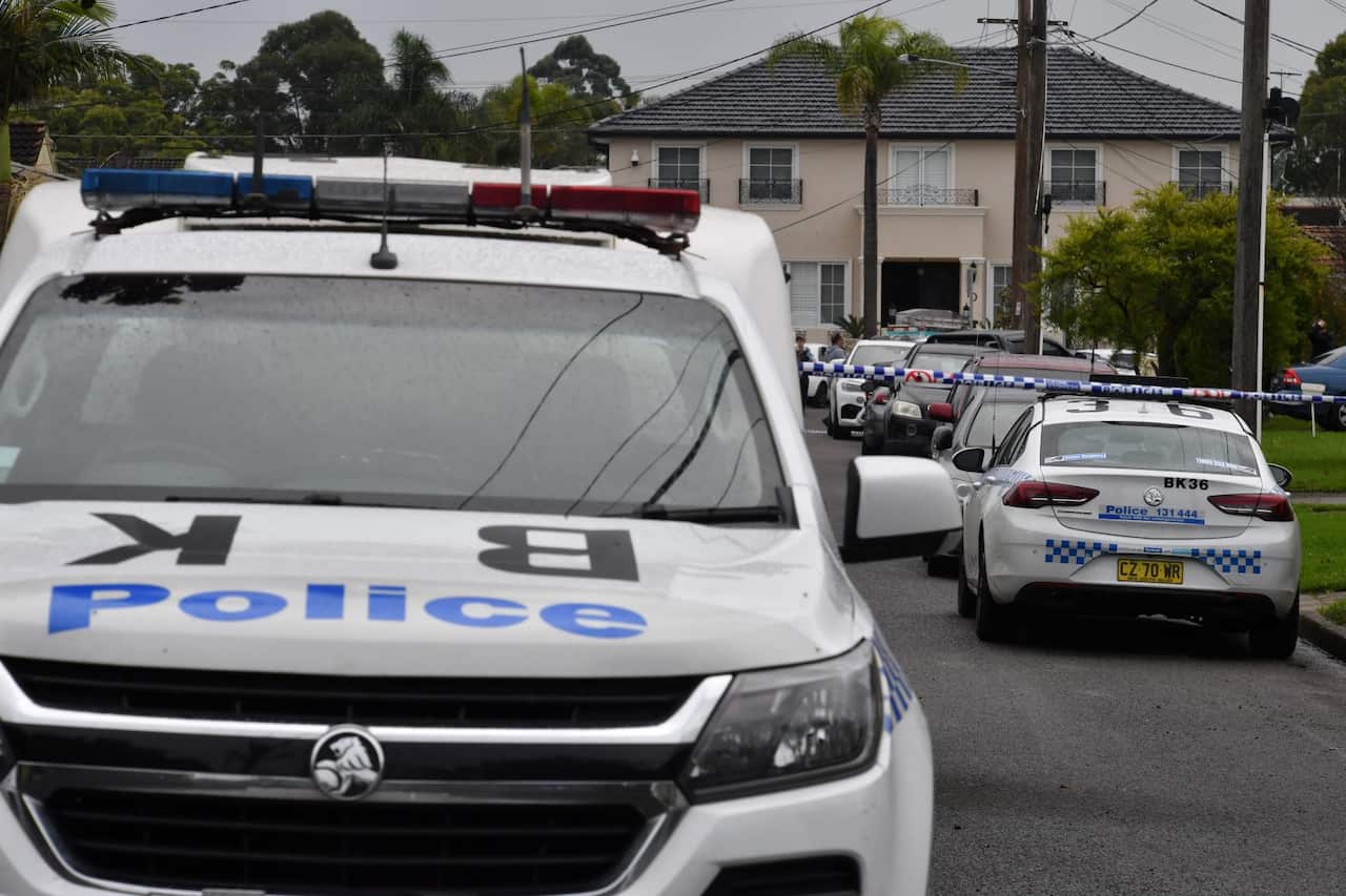 警方星期四早上繼續在Greenacre槍殺案現場調查。