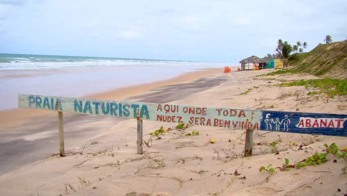 Aviso na Praia Massarandupió