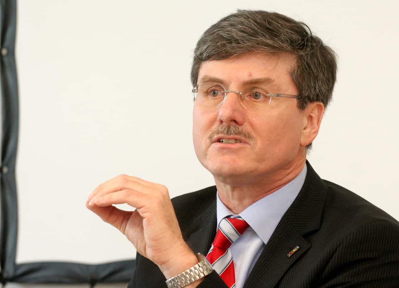 Professor Ferdinand Dudenhöffer Universität Duisburg-Essen SBS German