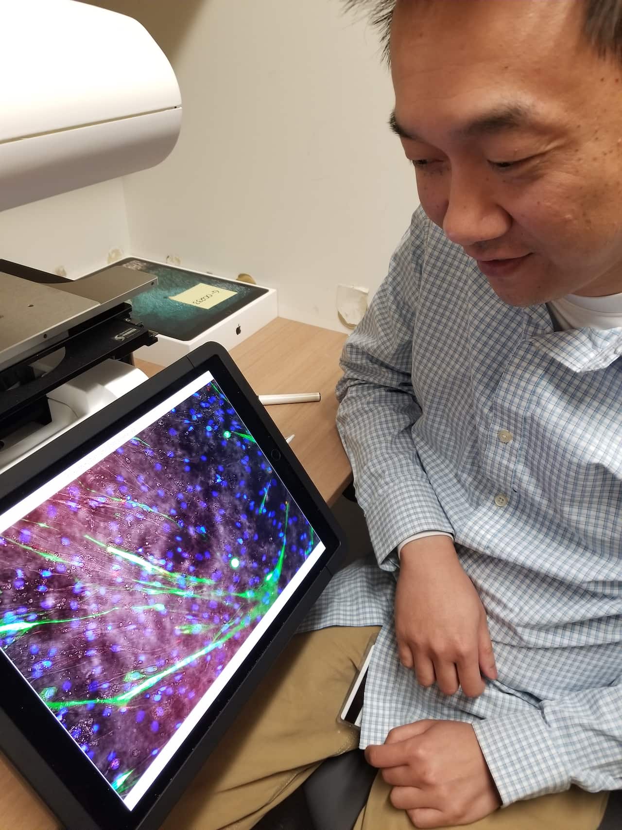 Prof. Monkol Lek at his lab in Yale University