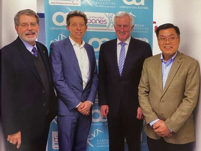 Từ trái: Giáo sư John Eisman, Giáo sư Peter Croucher, Giáo sư John Hewson và Giáo sư Tuấn Nguyễn 