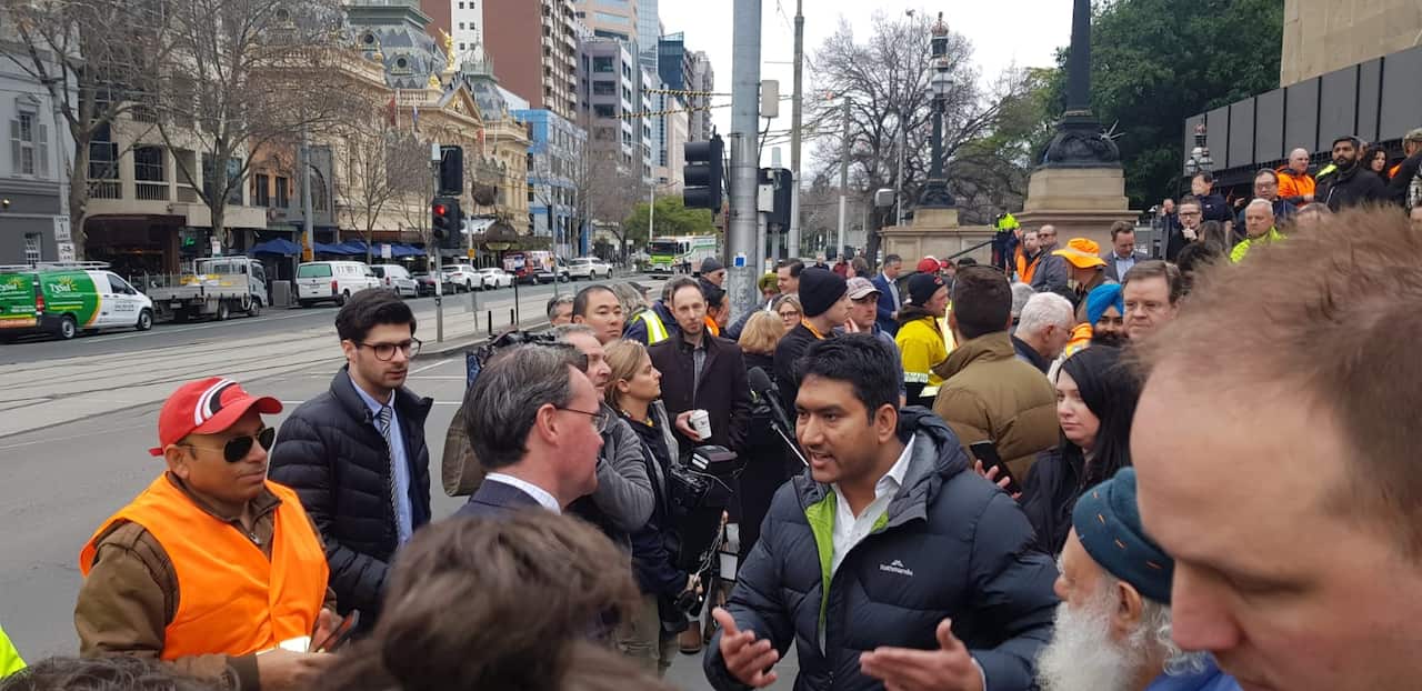 Hundreds of solar installers protested at a rally at Victoria’s Parliament House on Thursday morning.