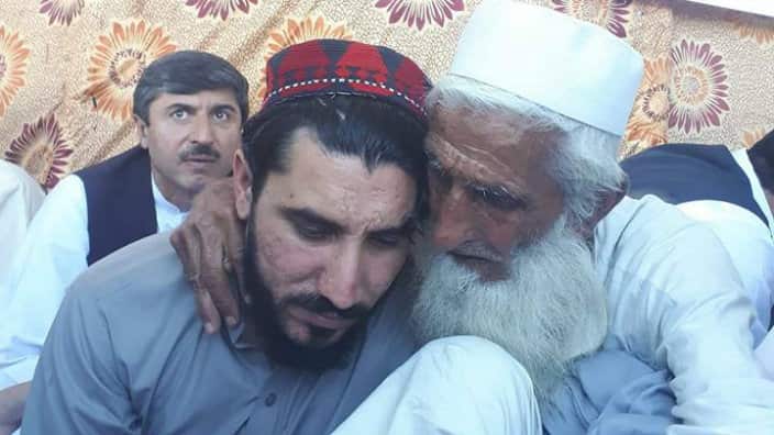 An old man is holding PTM leader Manzoor Pashteen at Lahore Jalsa