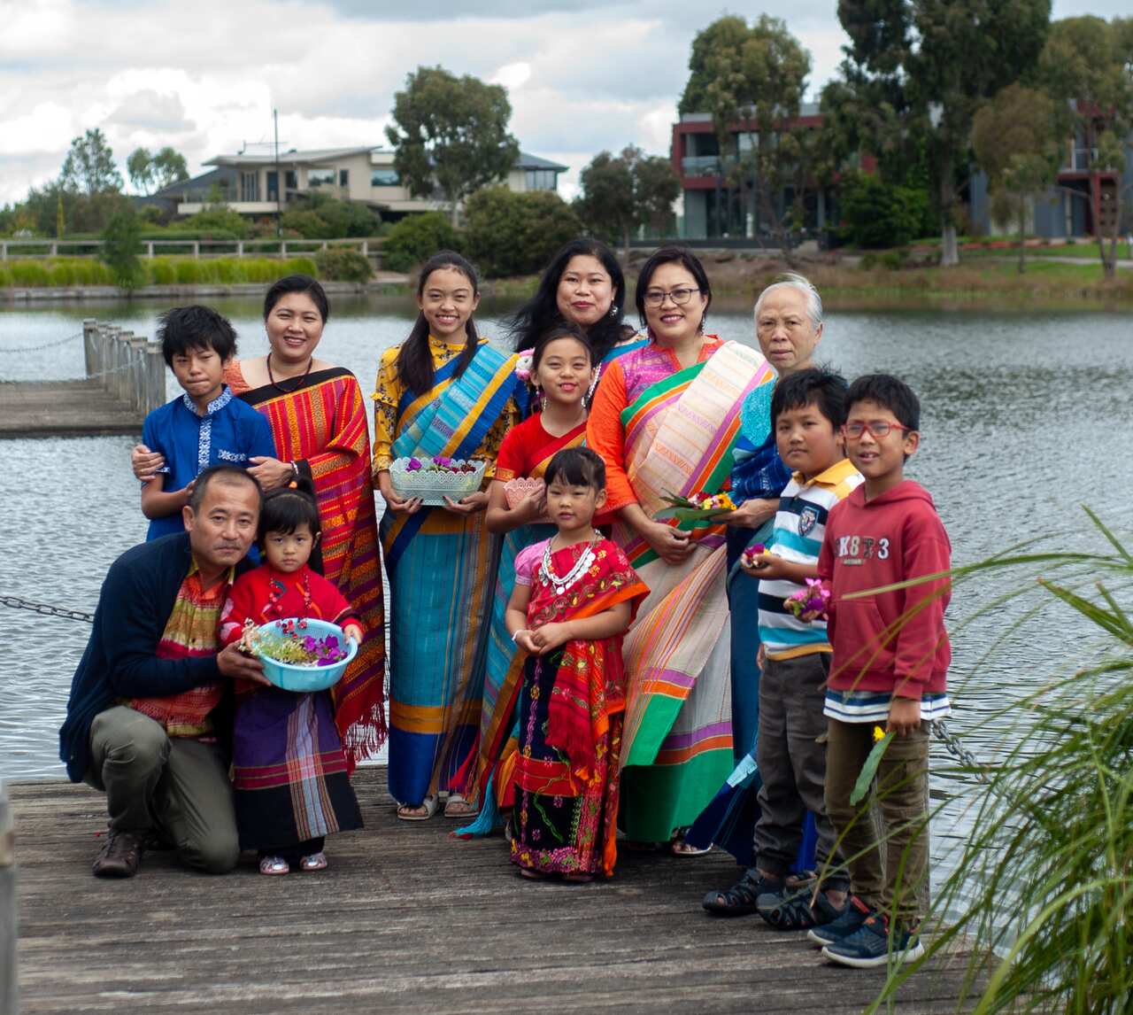 ফুল ভাসানোর মধ্য দিয়ে ফুল বিঝু পালন করছেন মেলোবোর্নের জুম্ম কমিউনিটি  