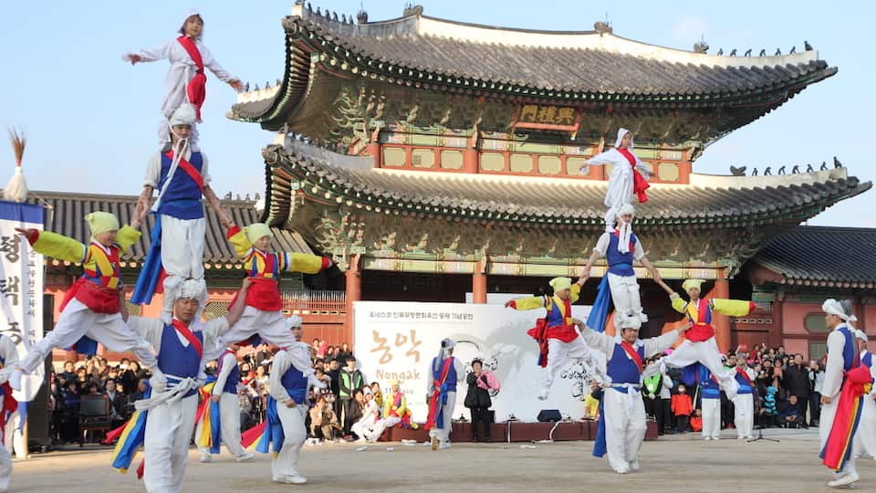 Performance 'Omudong' by Pyeongtaek Nongak